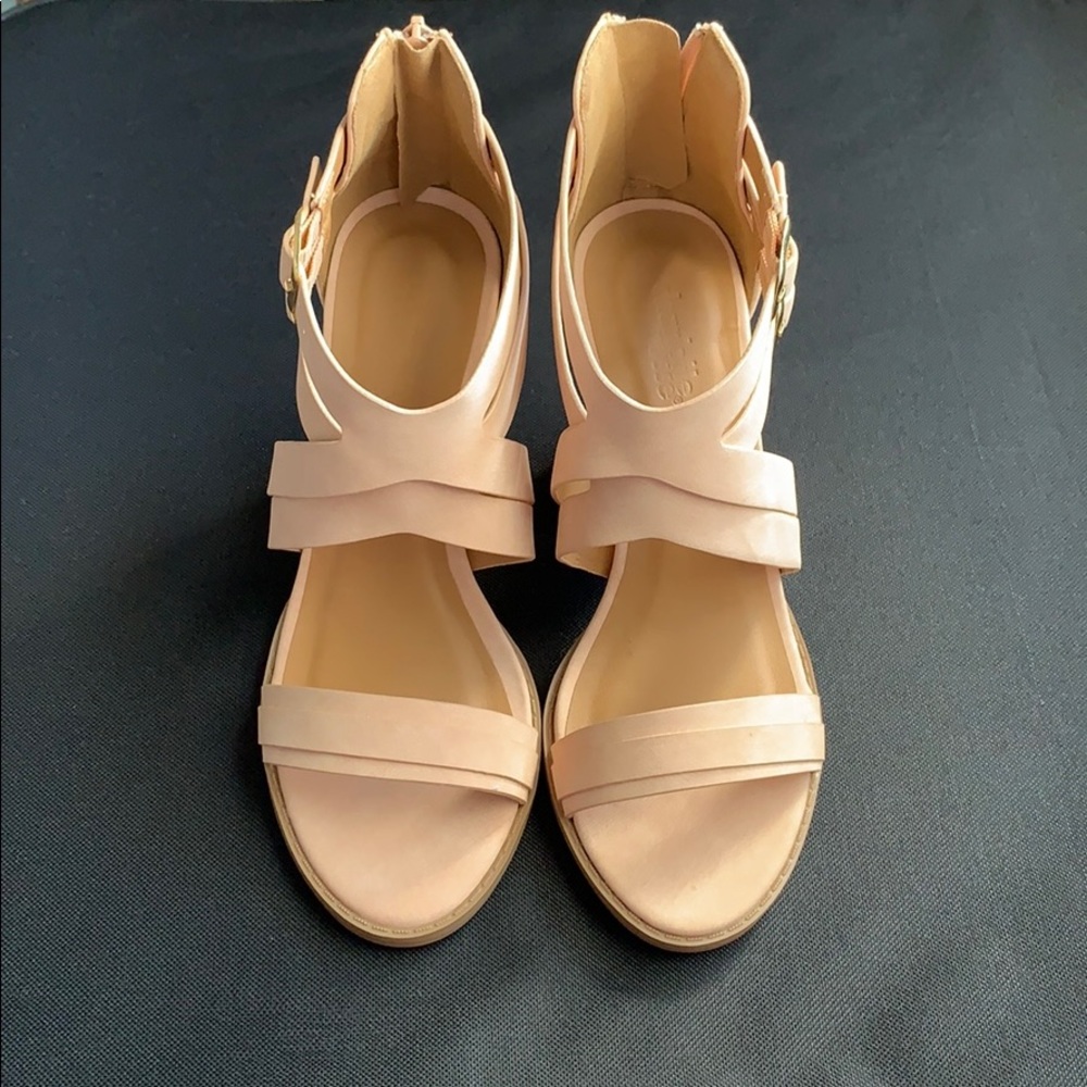 ❤️ Nude Block Heels ❤️